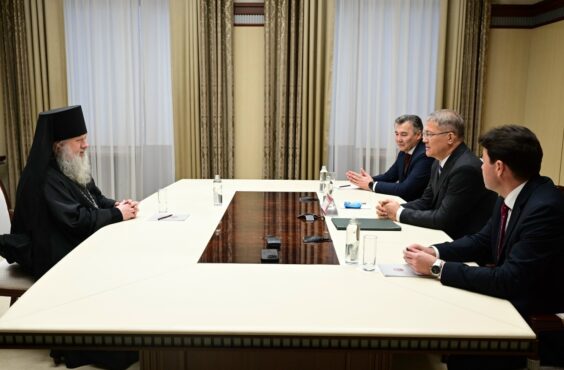 Поздравил владыку Филарета с избранием на пост главы Башкортостанской митрополии глава Республики Башкортостан Радий Хабиров