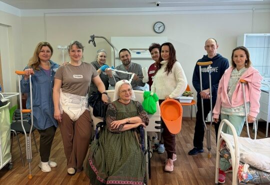 «В руках — навык, в сердце — любовь»: сестричество организовало обучение добровольцев уходу за больными