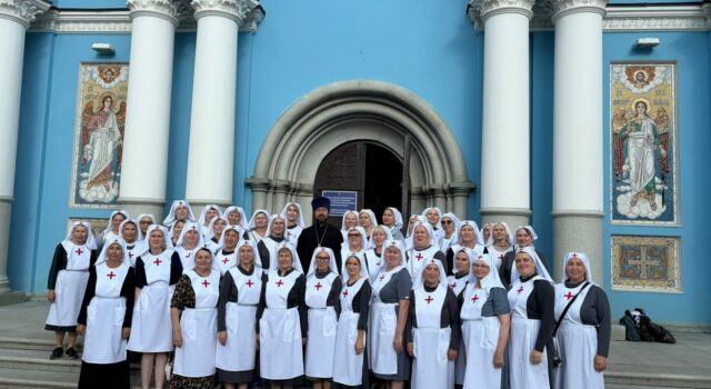 В день памяти преподобномученицы Елисаветы митрополит Филарет совершил посвящение 17 сестёр милосердия