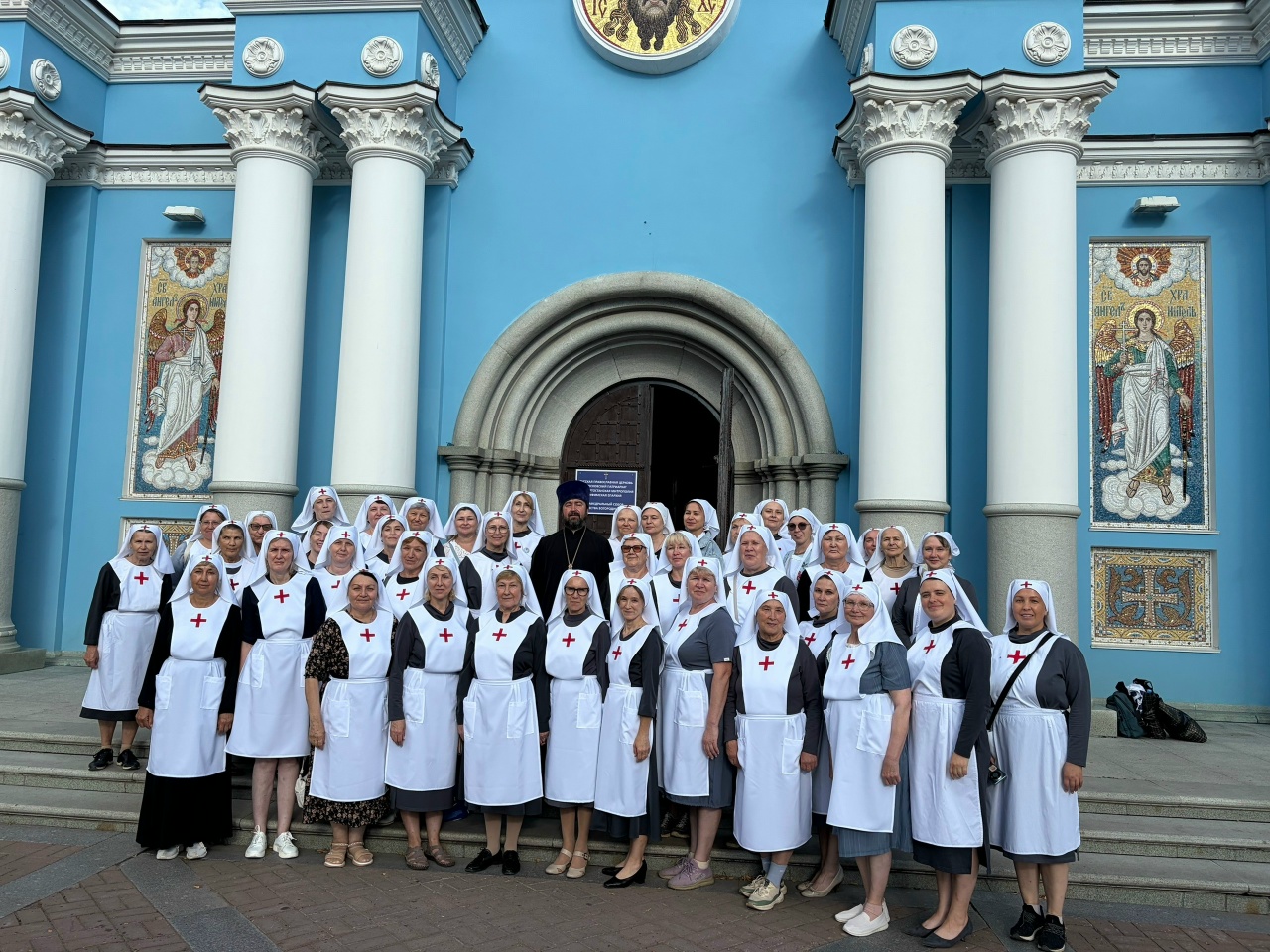 В день памяти преподобномученицы Елисаветы митрополит Филарет совершил посвящение 17 сестёр милосердия
