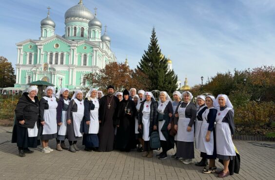 «Чтобы мы преобразились»: паломничество сестричества в Дивеево