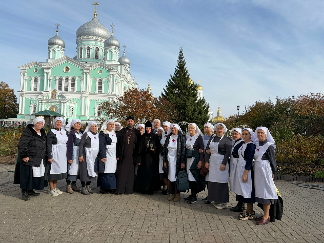 «Чтобы мы преобразились»: паломничество сестричества в Дивеево