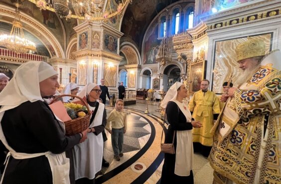 Сестричество поздравило митрополита Филарета с днем архиерейской хиротонии